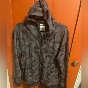 XL Zyia Camo sweatshirt